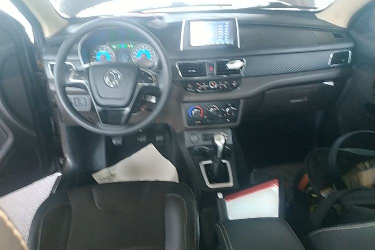 Used Dongfeng Fengon 330 2019 1.5L 330S Manual Comfort Version China VI Standard Interior 1