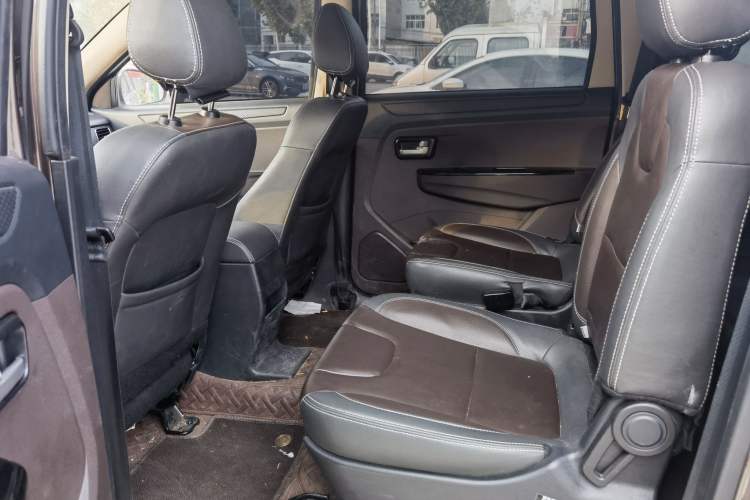 Used Dongfeng Fengon 330 2019 1.5L 330S Manual Comfort Version China VI Standard Interior 1