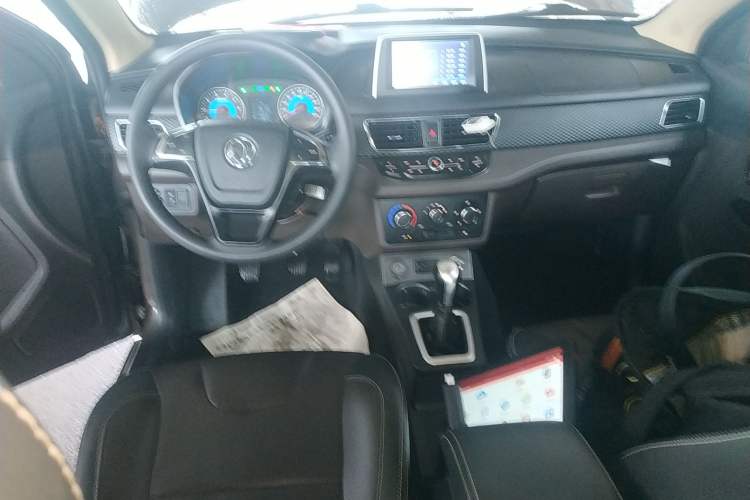 Used Dongfeng Fengon 330 2019 1.5L 330S Manual Comfort Version China VI Standard Interior 2