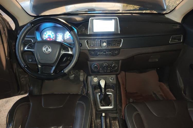 Used Dongfeng Fengon 330 2019 1.5L 330S Manual Comfort Version China VI Standard Interior 2