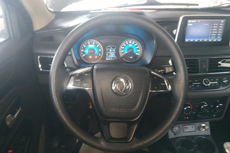 Used Dongfeng Fengon 330 2019 1.5L 330S Manual Comfort Version China VI Standard Interior 2