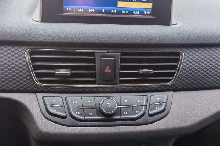 Used Dongfeng Fengon 330 2019 1.5L 330S Manual Comfort Version China VI Standard Interior 2