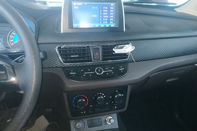 Used Dongfeng Fengon 330 2019 1.5L 330S Manual Comfort Version China VI Standard Interior 3