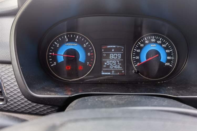 Used Dongfeng Fengon 330 2019 1.5L 330S Manual Comfort Version China VI Standard Interior 3