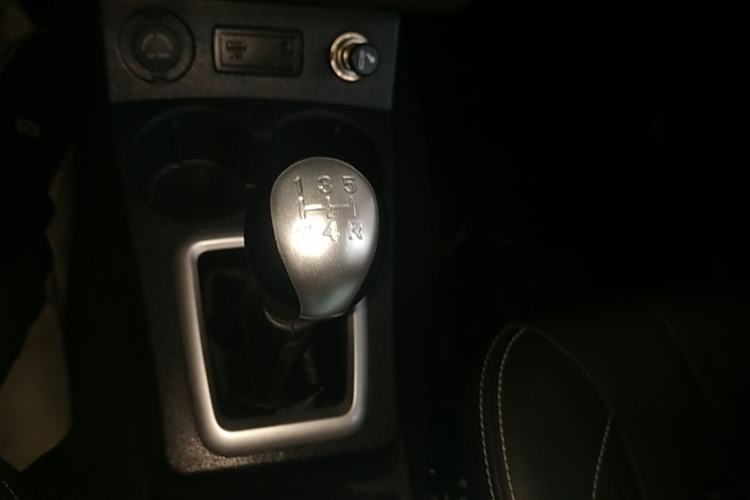 Used Dongfeng Fengon 330 2019 1.5L 330S Manual Comfort Version China VI Standard Interior 4