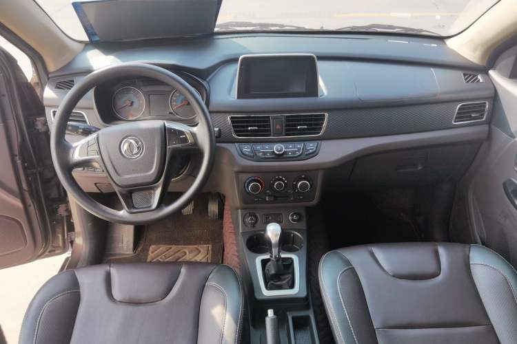 Used Dongfeng Fengon 330 2019 1.5L 330S Manual Comfort Version China VI Standard Interior 5
