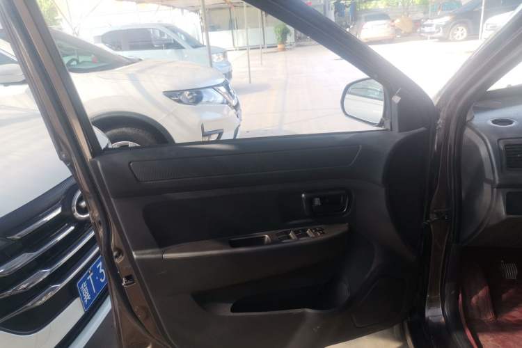 Used Dongfeng Fengon 330 2019 1.5L Manual Practical II China VI Left Front Door Interior