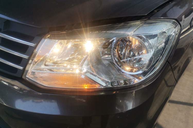Used Dongfeng Fengon 330 2019 1.5L Manual Practical II China VI Left Front Headlight