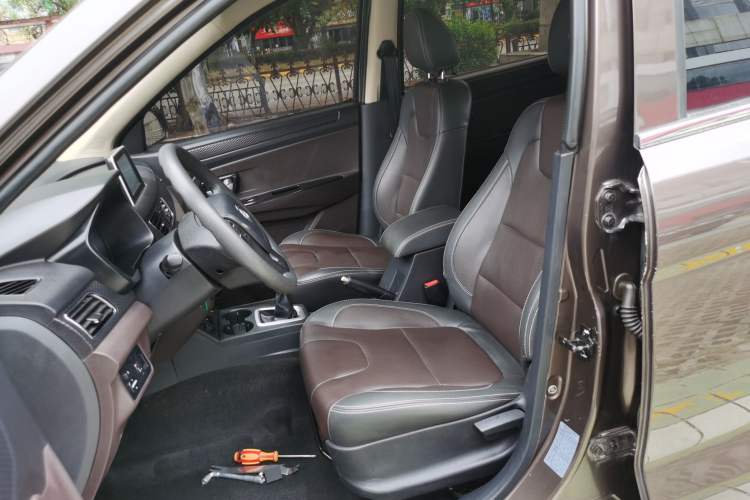 Used Dongfeng Fengon 330 2019 1.5L 330S Manual Comfort Version China VI Standard Left Front Seat