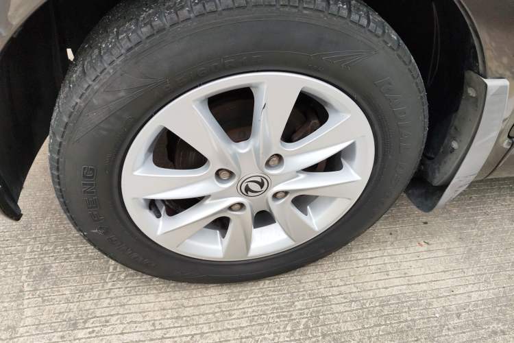 Used Dongfeng Fengon 330 2019 1.5L 330S Manual Comfort Version China VI Standard Left Front Wheel Hub