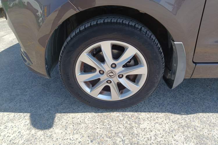 Used Dongfeng Fengon 330 2019 1.5L 330S Manual Comfort Version China VI Standard Left Front Wheel Hub