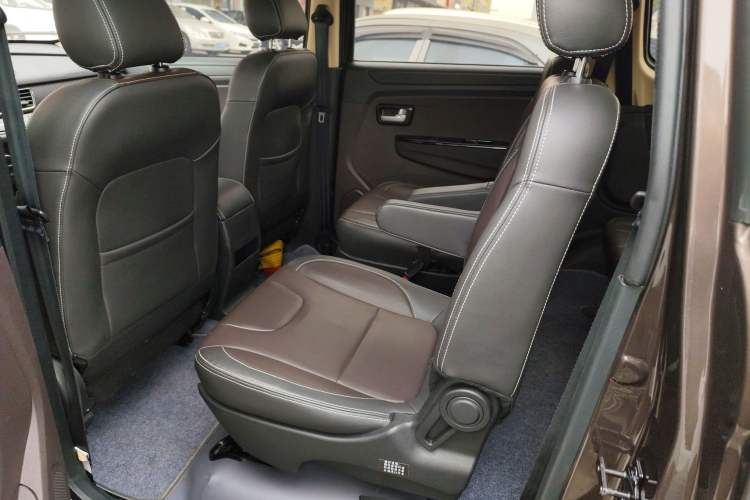 Used Dongfeng Fengon 330 2019 1.5L 330S Manual Comfort Version China VI Standard Left Rear Seat