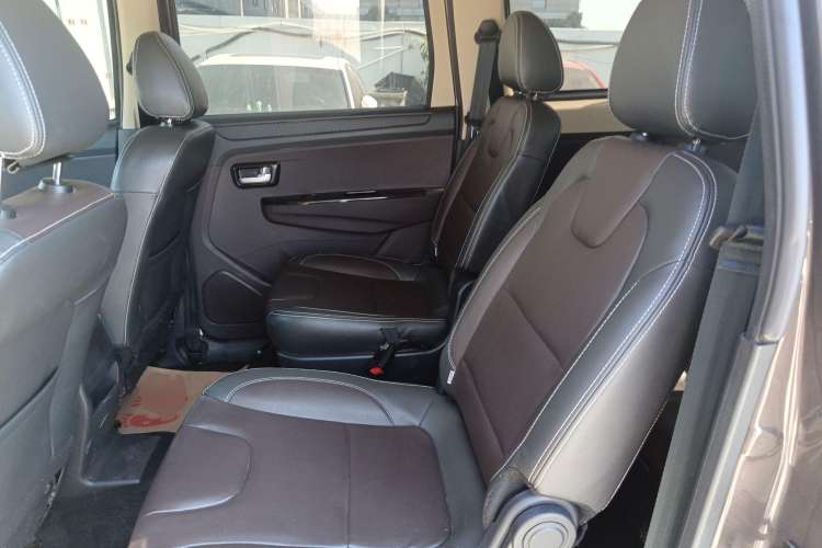 Used Dongfeng Fengon 330 2019 1.5L 330S Manual Comfort Version China VI Standard Left Rear Seat
