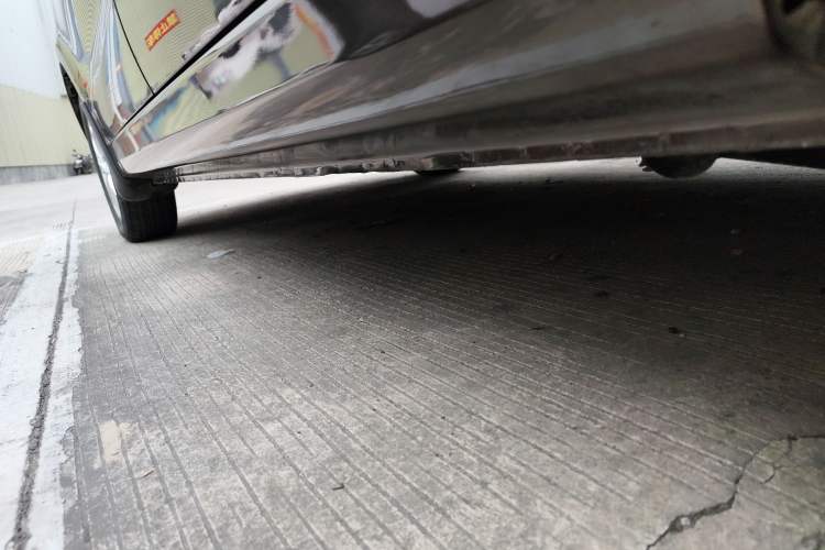 Used Dongfeng Fengon 330 2019 1.5L 330S Manual Comfort Version China VI Standard Left Side Sill