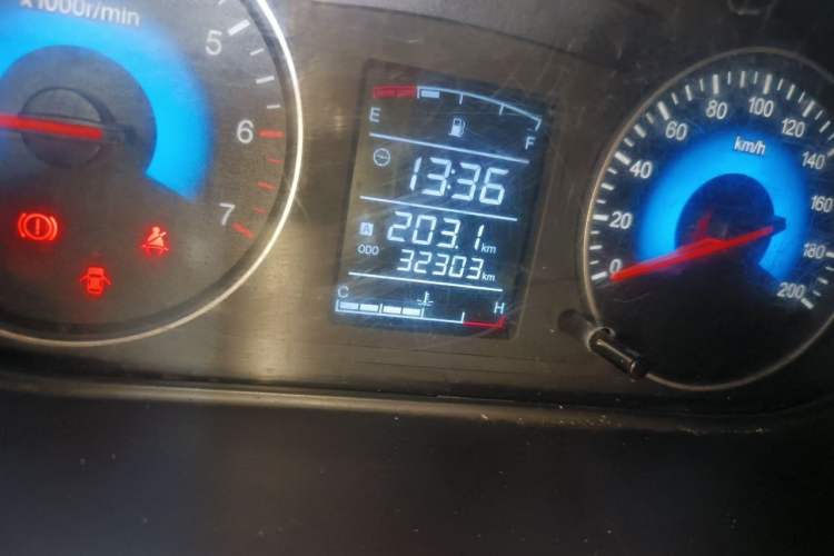 Used Dongfeng Fengon 330 2019 1.5L 330S Manual Luxury Van China VI Standard Odometer Close Up
