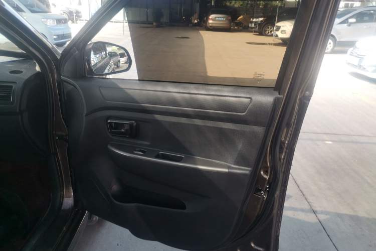 Used Dongfeng Fengon 330 2019 1.5L Manual Practical II China VI Right Front Door Interior