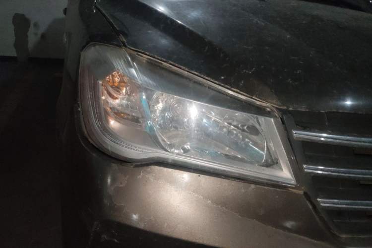 Used Dongfeng Fengon 330 2019 1.5L Manual Practical II China VI Right Front Headlight