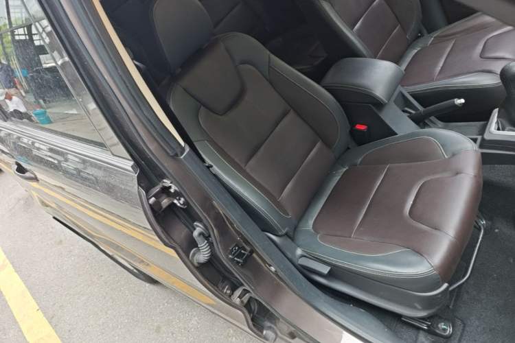 Used Dongfeng Fengon 330 2019 1.5L 330S Manual Comfort Version China VI Standard Right Front Seat