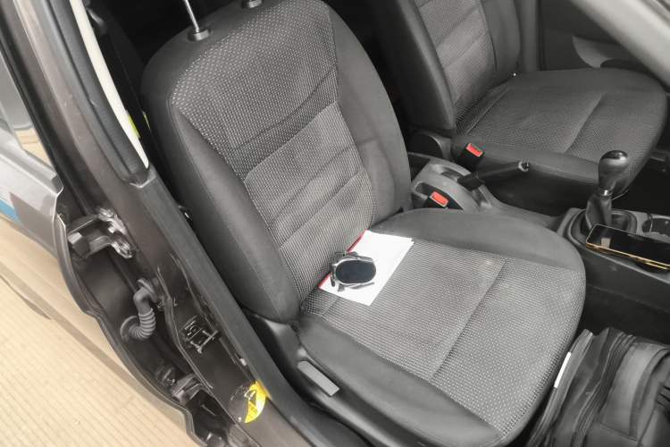 Used Dongfeng Fengon 330 2019 1.5L Manual Utility Grade I China VI Right Front Seat