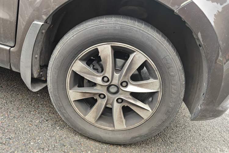 Used Dongfeng Fengon 330 2019 1.5L 330S Manual Comfort Version China VI Standard Right Front Wheel Hub
