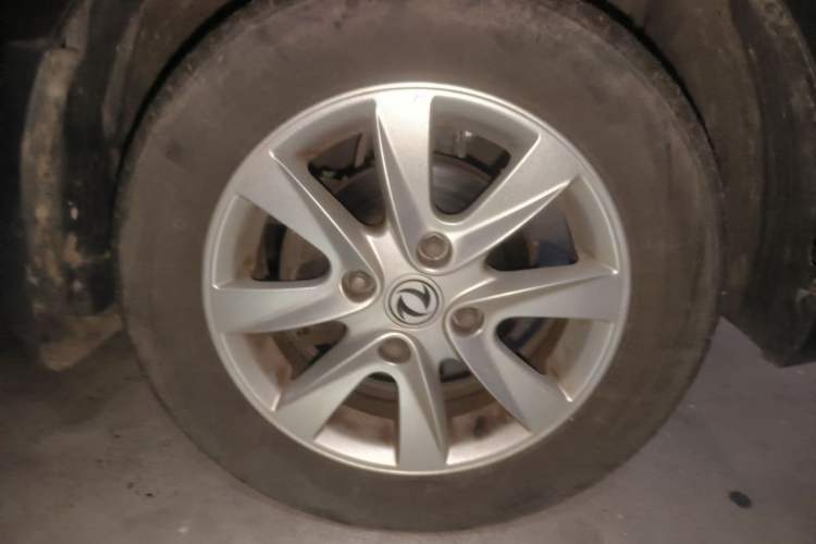 Used Dongfeng Fengon 330 2019 1.5L 330S Manual Luxury Van China VI Standard Right Front Wheel Hub