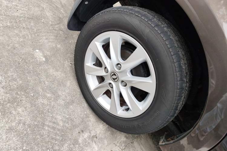 Used Dongfeng Fengon 330 2019 1.5L 330S Manual Comfort Version China VI Standard Right Rear Wheel Hub