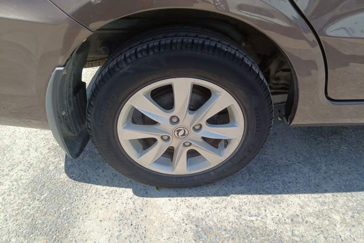 Used Dongfeng Fengon 330 2019 1.5L 330S Manual Comfort Version China VI Standard Right Rear Wheel Hub