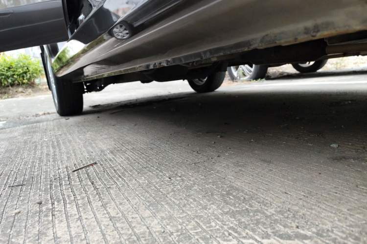 Used Dongfeng Fengon 330 2019 1.5L 330S Manual Comfort Version China VI Standard Right Side Sill