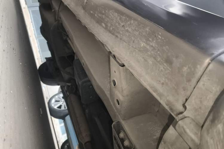 Used Dongfeng Fengon 330 2019 1.5L Manual Utility Grade I China VI Right Side Sill