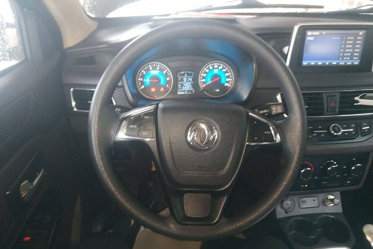 Used Dongfeng Fengon 330 2019 1.5L 330S Manual Comfort Version China VI Standard Steering Wheel