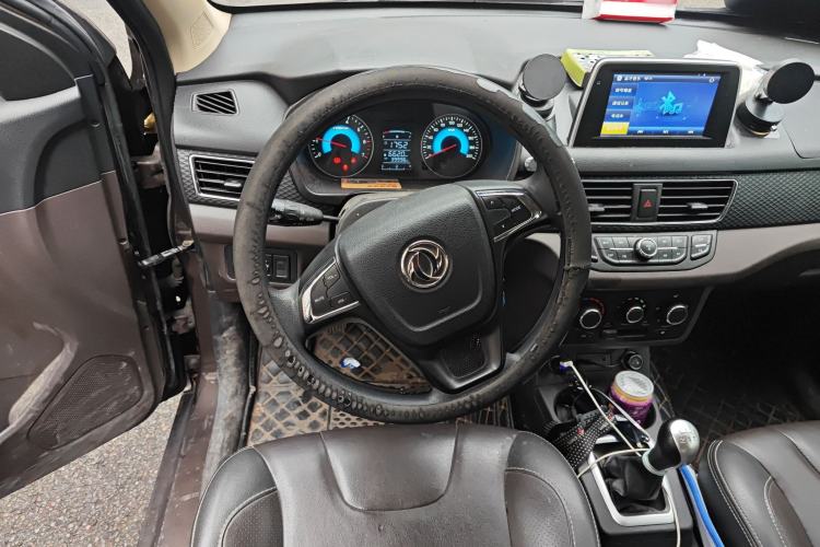 Used Dongfeng Fengon 330 2019 1.5L 330S Manual Comfort Version China VI Standard Steering Wheel
