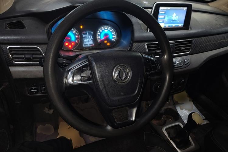 Used Dongfeng Fengon 330 2019 1.5L 330S Manual Comfort Version China VI Standard Steering Wheel