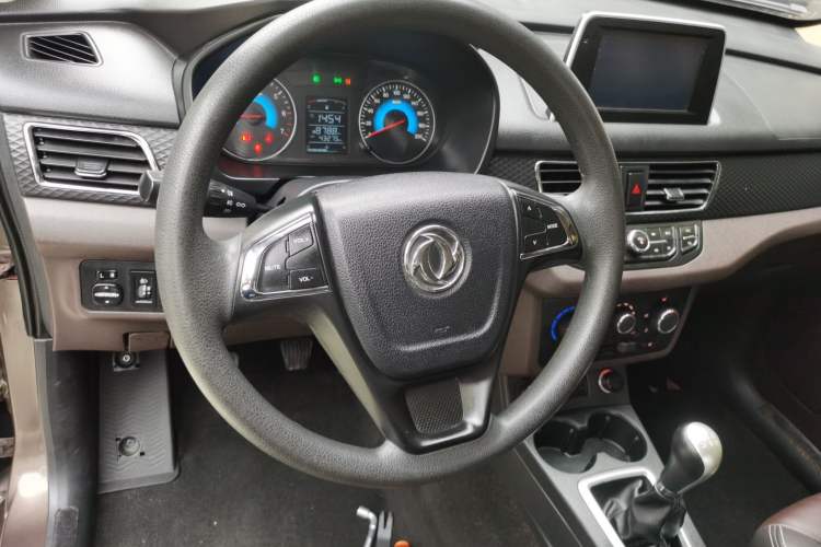 Used Dongfeng Fengon 330 2019 1.5L 330S Manual Comfort Version China VI Standard Steering Wheel