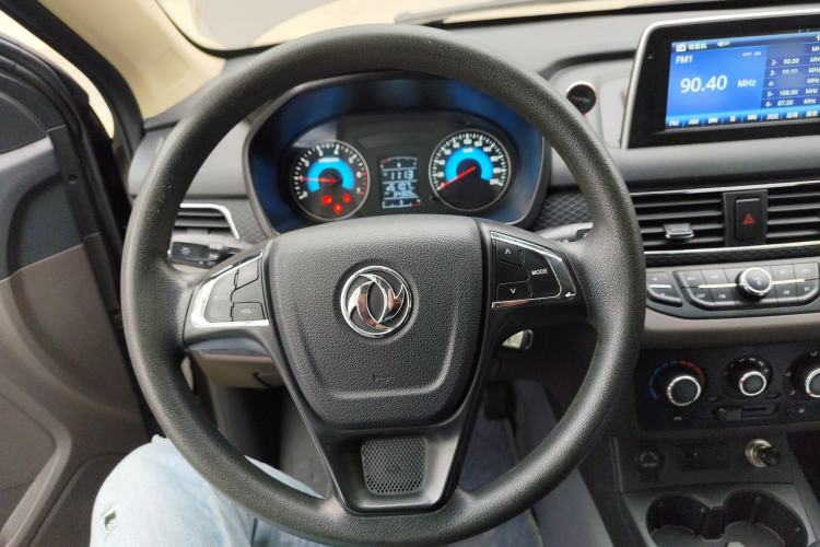 Used Dongfeng Fengon 330 2019 1.5L 330S Manual Comfort Version China VI Standard Steering Wheel