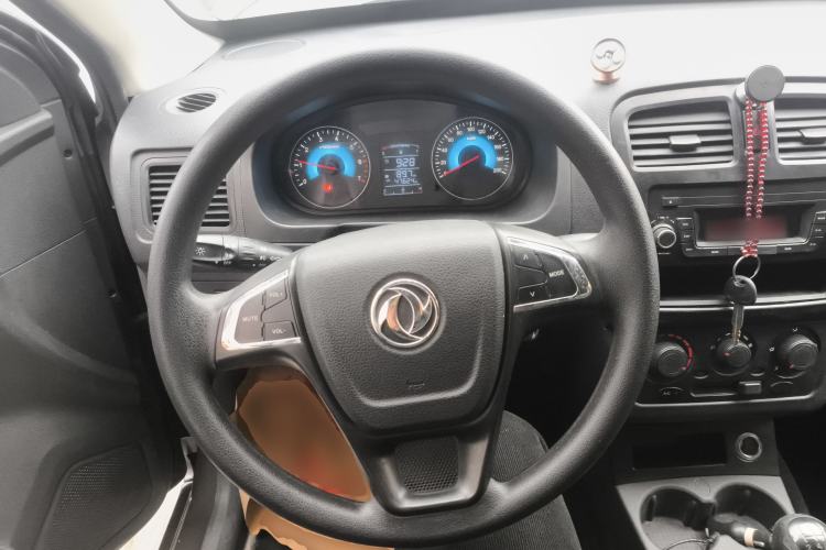 Used Dongfeng Fengon 330 2019 1.5L Manual Utility Grade I China VI Steering Wheel