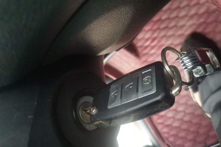 Used Dongfeng Fengon 330 2019 1.5L Manual Practical II China VI Vehicle Key