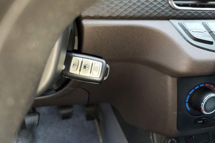 Used Dongfeng Fengon 330 2019 1.5L 330S Manual Comfort Version China VI Standard Vehicle Key