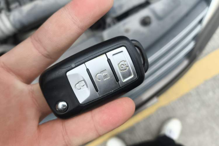 Used Dongfeng Fengon 330 2019 1.5L Manual Utility Grade I China VI Vehicle Key
