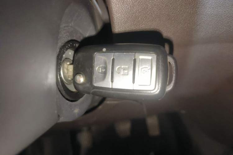 Used Dongfeng Fengon 330 2019 1.5L 330S Manual Luxury Van China VI Standard Vehicle Key