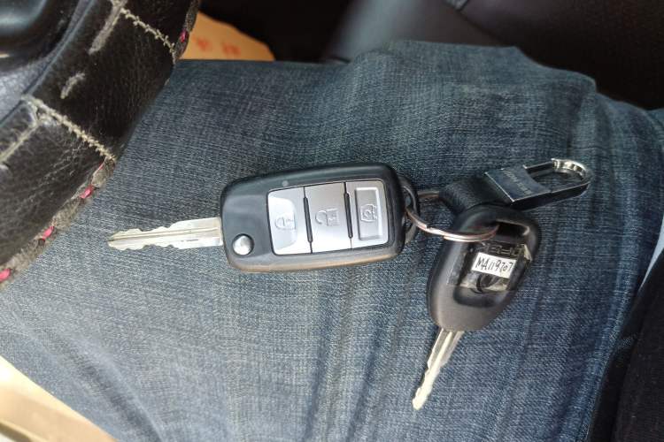 Used Dongfeng Fengon 330 2019 1.5L 330S Manual Comfort Version China VI Standard Vehicle Key