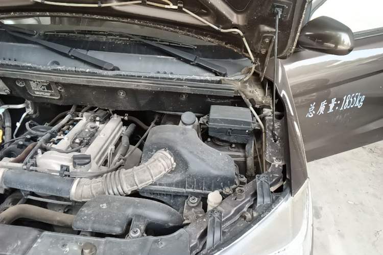 Used Dongfeng Fengon 330  Engine Bay Left