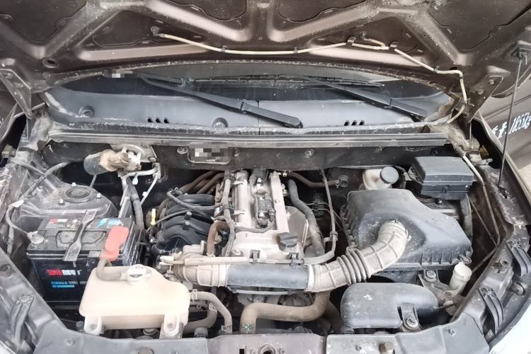 Used Dongfeng Fengon 330  Engine Bay
