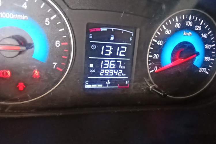 Used Dongfeng Fengon 330  Odometer Close Up