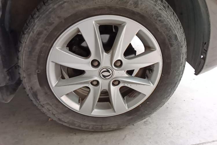 Used Dongfeng Fengon 330  Right Front Wheel Hub