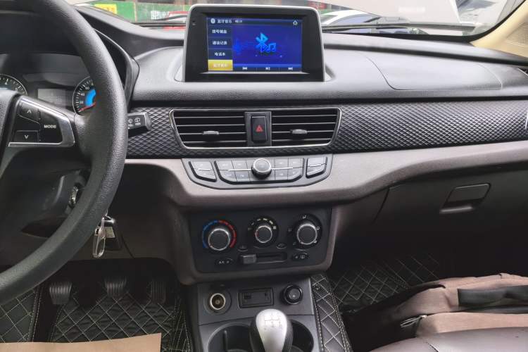 Used Dongfeng Fengon 330 2019 1.5L 330S Manual Comfort Version China VI Standard Audio And AC Panel