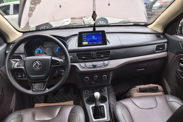 Used Dongfeng Fengon 330 2019 1.5L 330S Manual Comfort Version China VI Standard Center Console