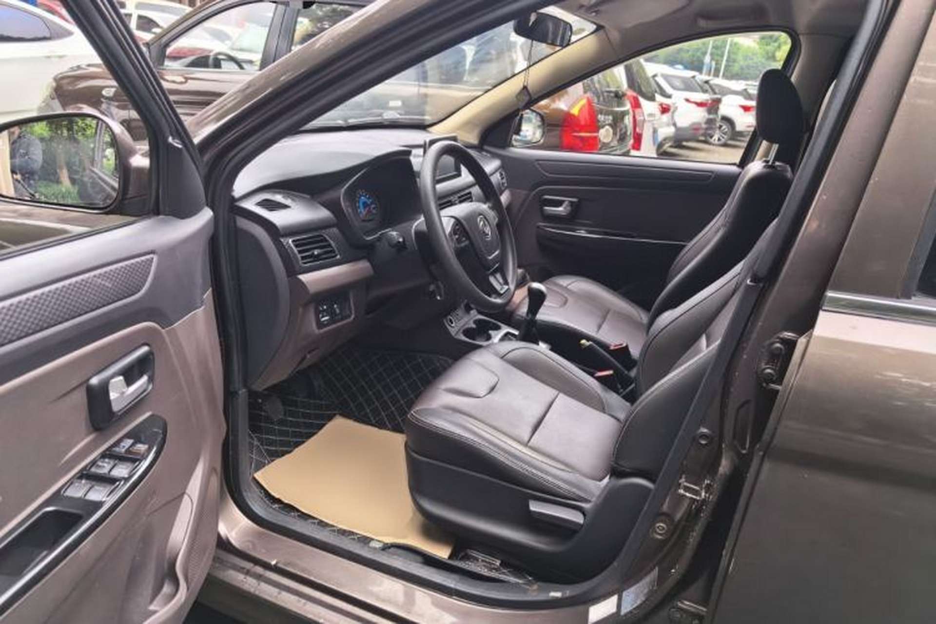 Used Dongfeng Fengon 330 2019 1.5L 330S Manual Comfort Version China VI Standard Driver Seat