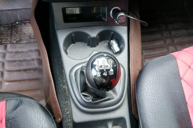 Used Dongfeng Fengon 330 2019 1.5L Manual Practical II China VI Gear Lever
