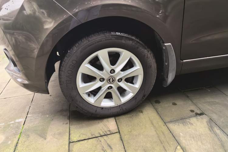 Used Dongfeng Fengon 330 2019 1.5L 330S Manual Comfort Version China VI Standard Left Front Wheel Hub