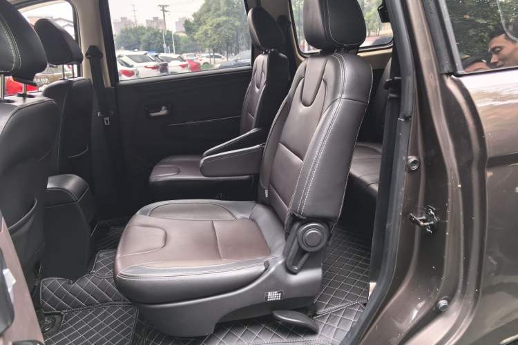 Used Dongfeng Fengon 330 2019 1.5L 330S Manual Comfort Version China VI Standard Left Rear Seat